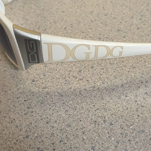 D&G Knockoff Sunglasses W/DG Detail In Gold on Sides-100% UV Protection-NWOT - Picture 4 of 6
